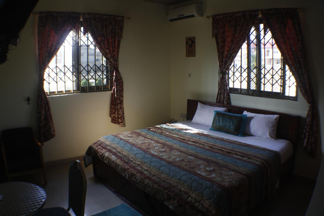 Kwabenya Dokua Royal Hotel מראה חיצוני תמונה