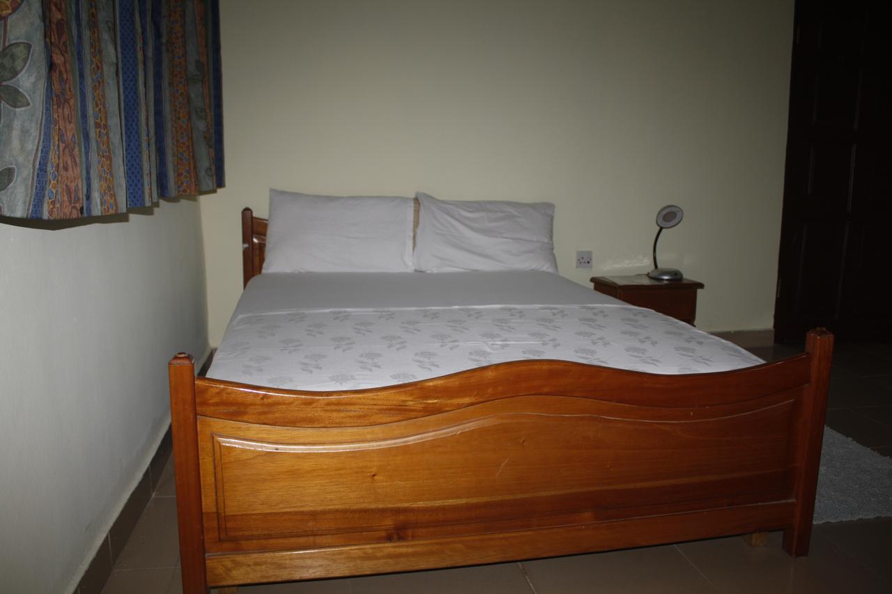 Kwabenya Dokua Royal Hotel מראה חיצוני תמונה