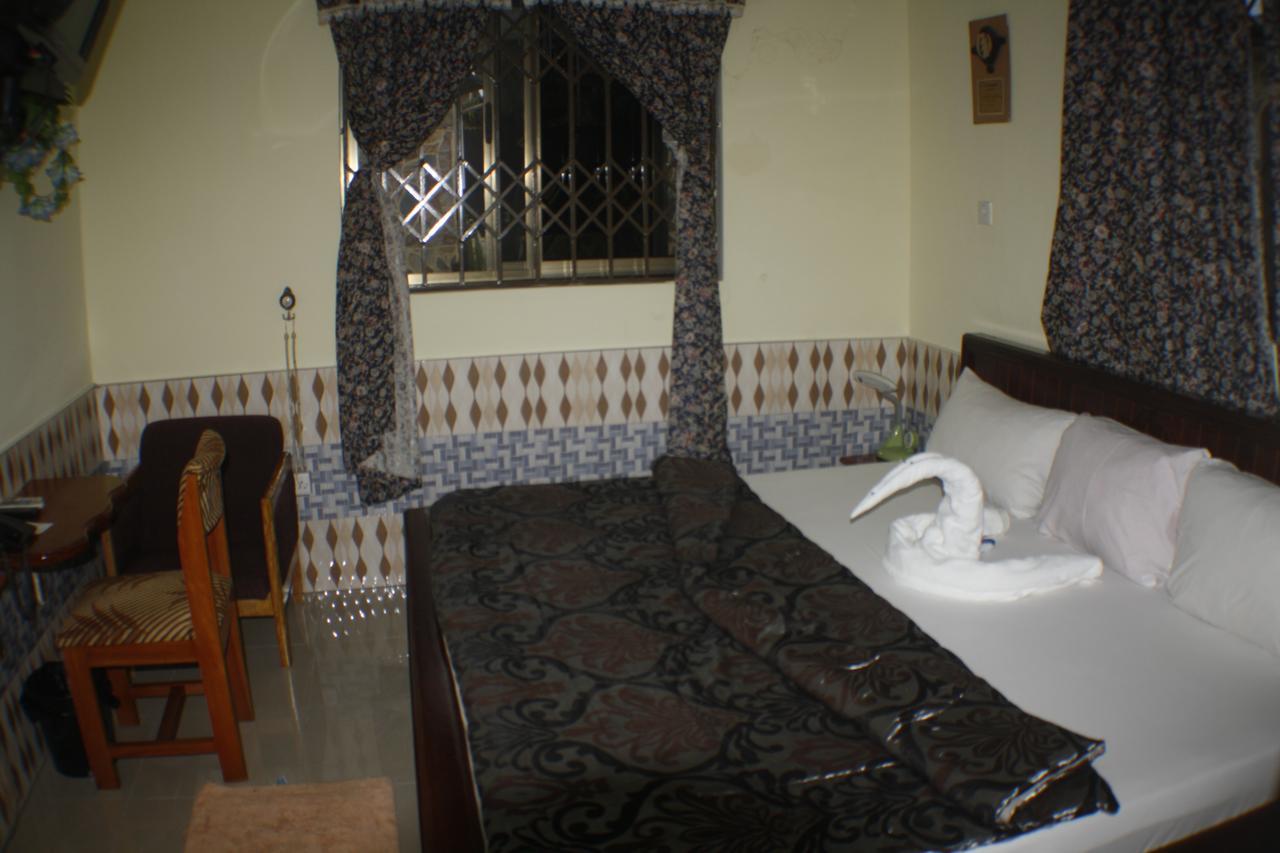 Kwabenya Dokua Royal Hotel מראה חיצוני תמונה