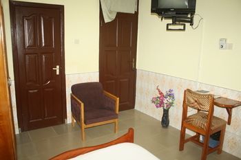 Kwabenya Dokua Royal Hotel מראה חיצוני תמונה